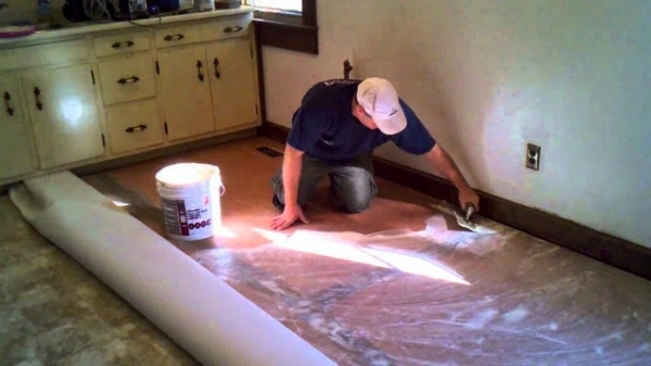 Как уложить линолеум на бетонный пол: варианты монтажа Как уложить линолеум на бетонный пол: варианты монтажа