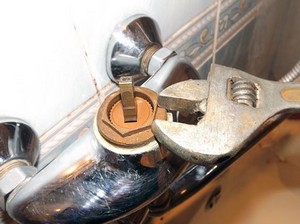 Устройство и ремонт смесителя для ванной с душем Устройство и ремонт смесителя для ванной с душем