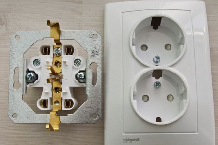Почему розетки из керамики лучше пластиковых Почему розетки из керамики лучше пластиковых