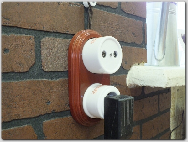 Почему розетки из керамики лучше пластиковых Почему розетки из керамики лучше пластиковых