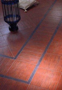 Напольная плитка под дерево: положительные качества и оригинальность интерьера Напольная плитка под дерево: положительные качества и оригинальность интерьера