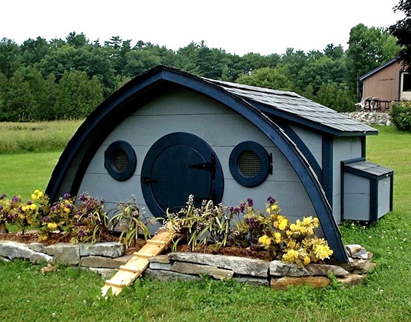 Оригинальный домик для курочек