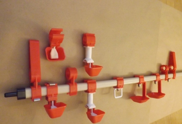 Мастерим ниппельную поилку курочкам Мастерим ниппельную поилку курочкам