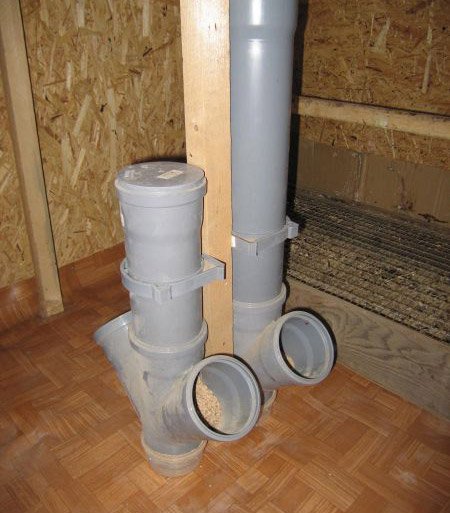 Как сконструировать кормушку из пластиковой трубы