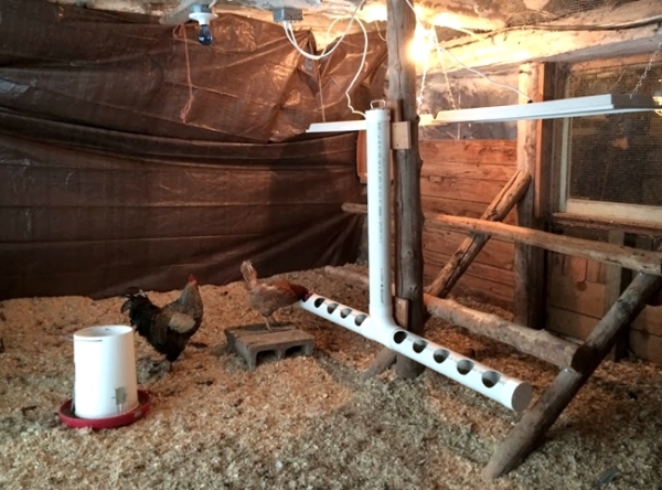 Как сконструировать кормушку из пластиковой трубы