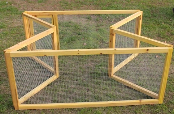 Как смастерить загон для курочек?