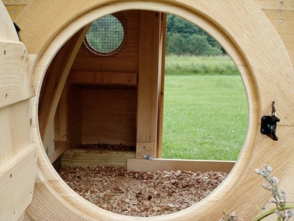 Оригинальный домик для курочек