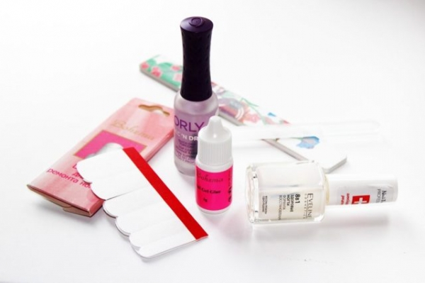 Как правильно приклеить накладные ногти?